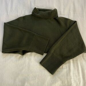 Green turtle neck cropped sweater